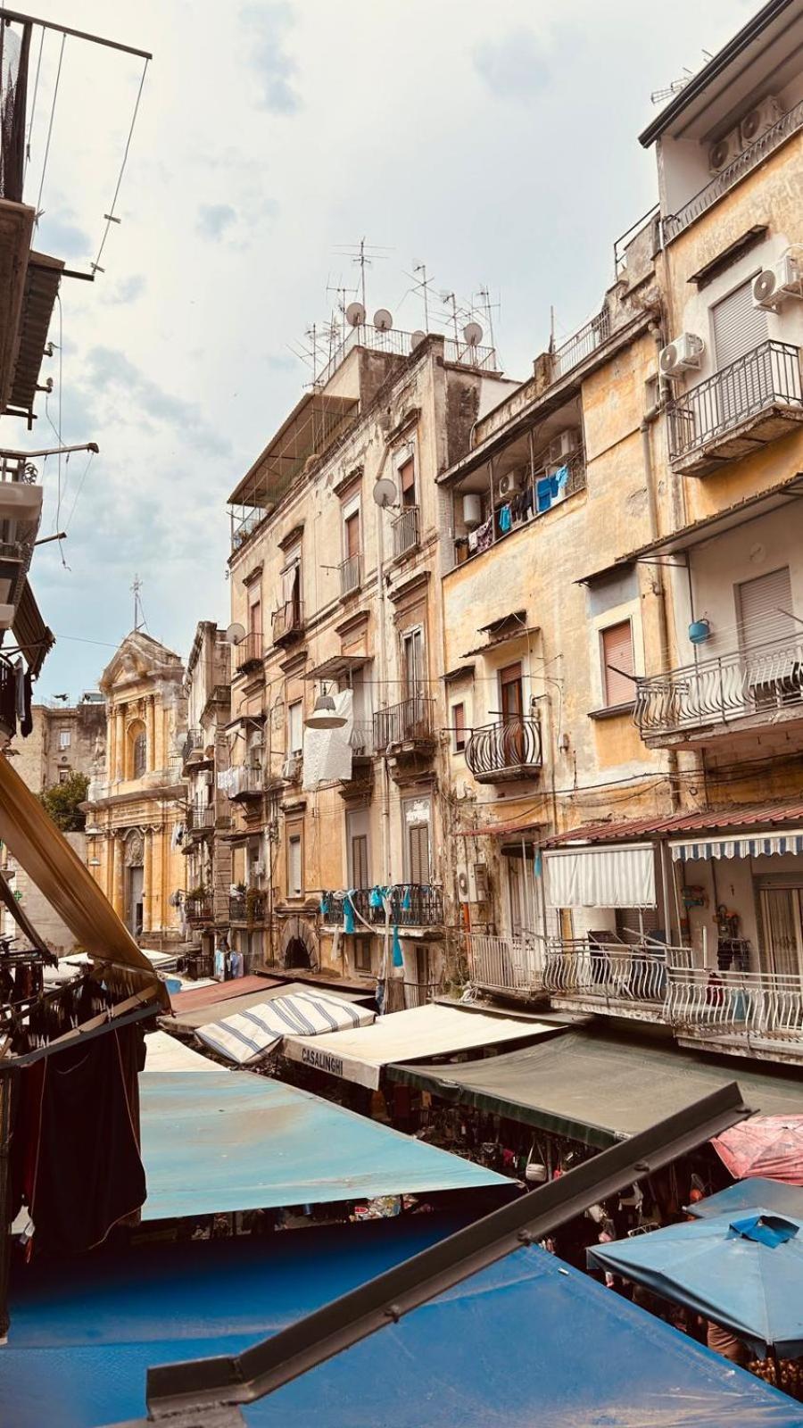فندق La Finestra Sul Borgo نابولي المظهر الخارجي الصورة