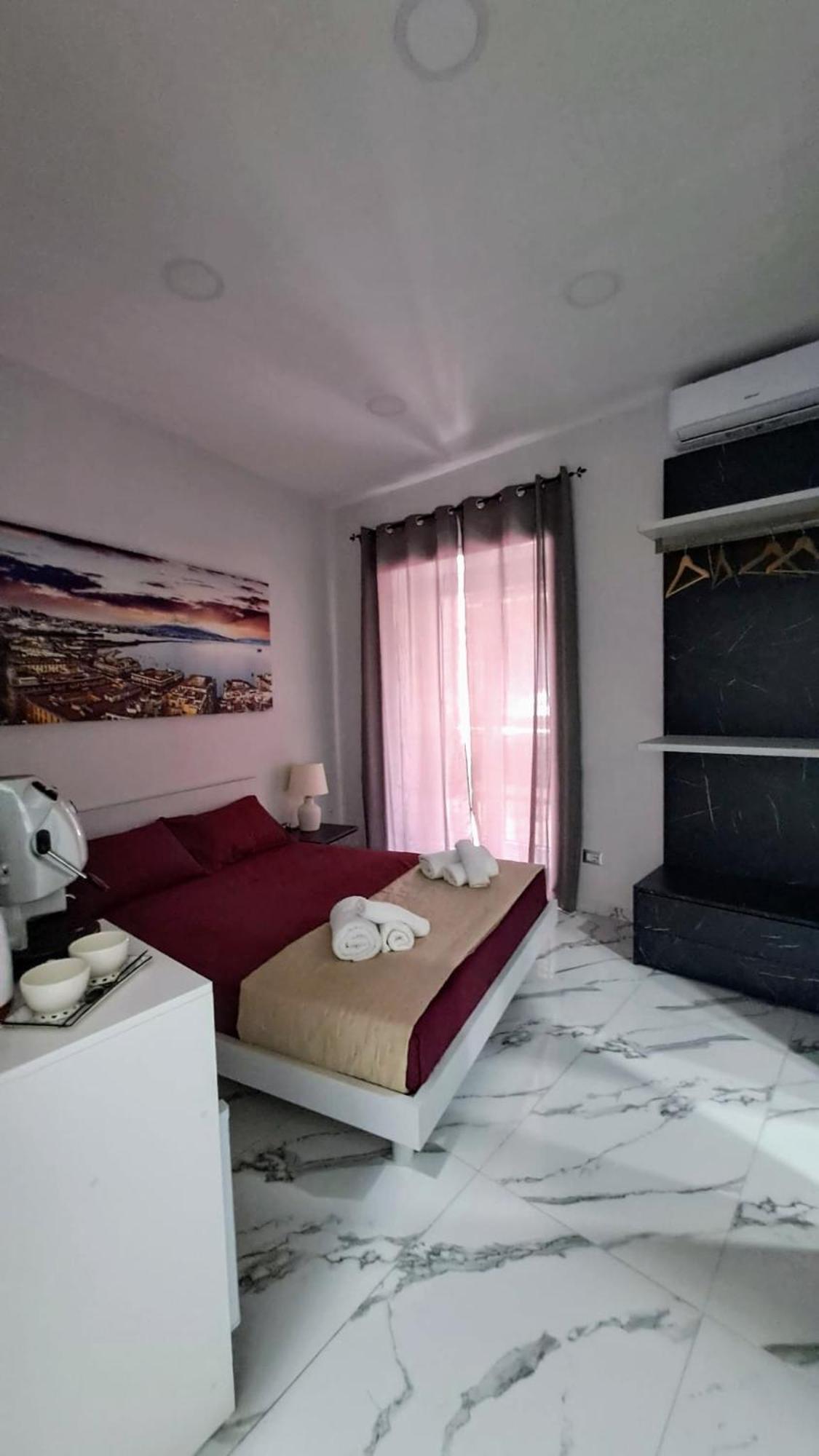فندق La Finestra Sul Borgo نابولي المظهر الخارجي الصورة